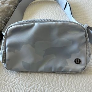 Nwt lulu lemon everywhere belt bag